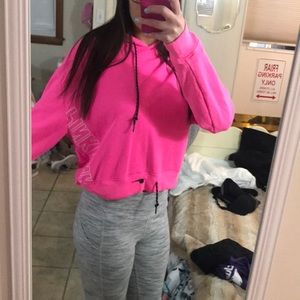 Cropped pink sweatshirt